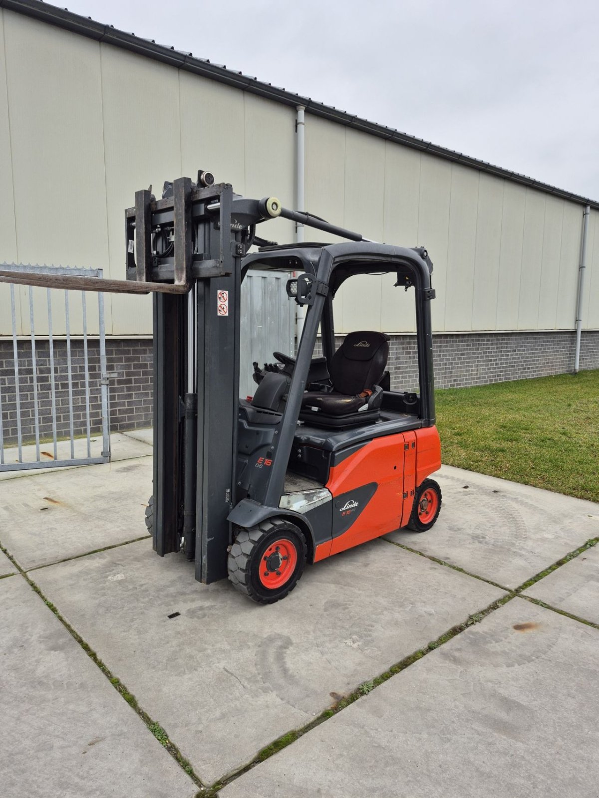 Frontstapler des Typs Linde E16P-02, Gebrauchtmaschine in Biddinghuizen (Bild 5)