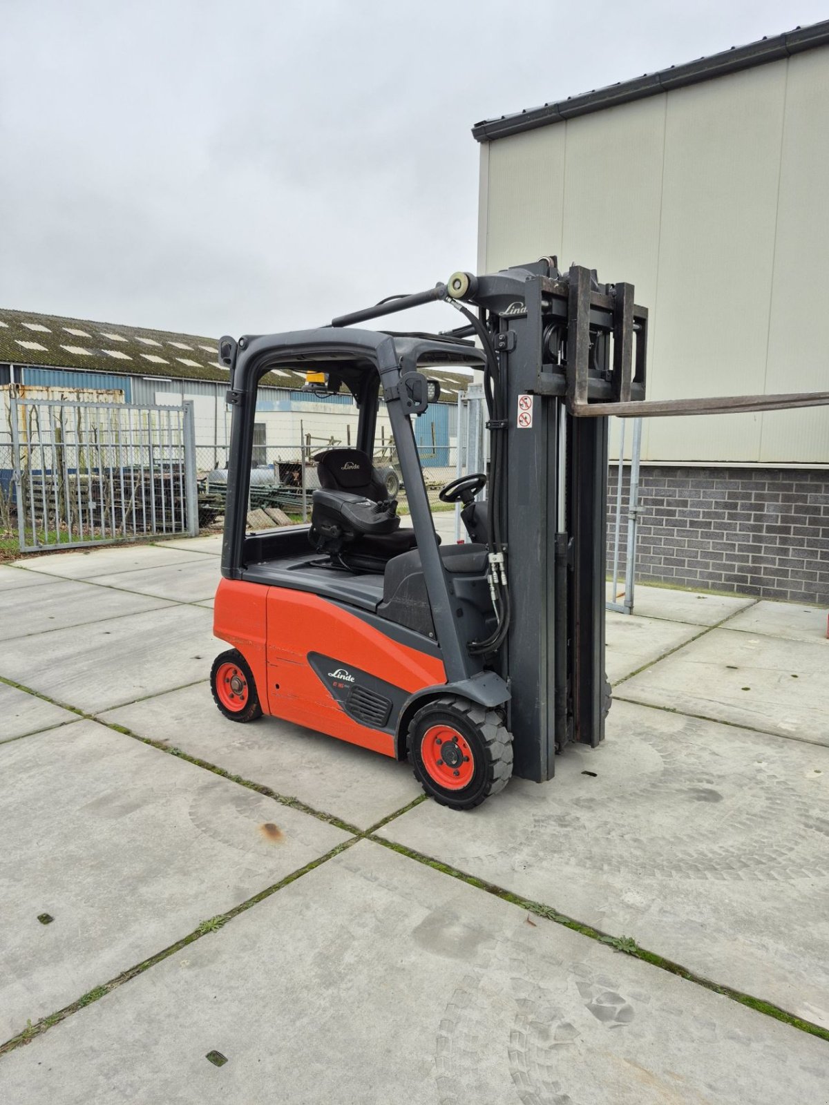 Frontstapler des Typs Linde E16P-02, Gebrauchtmaschine in Biddinghuizen (Bild 2)