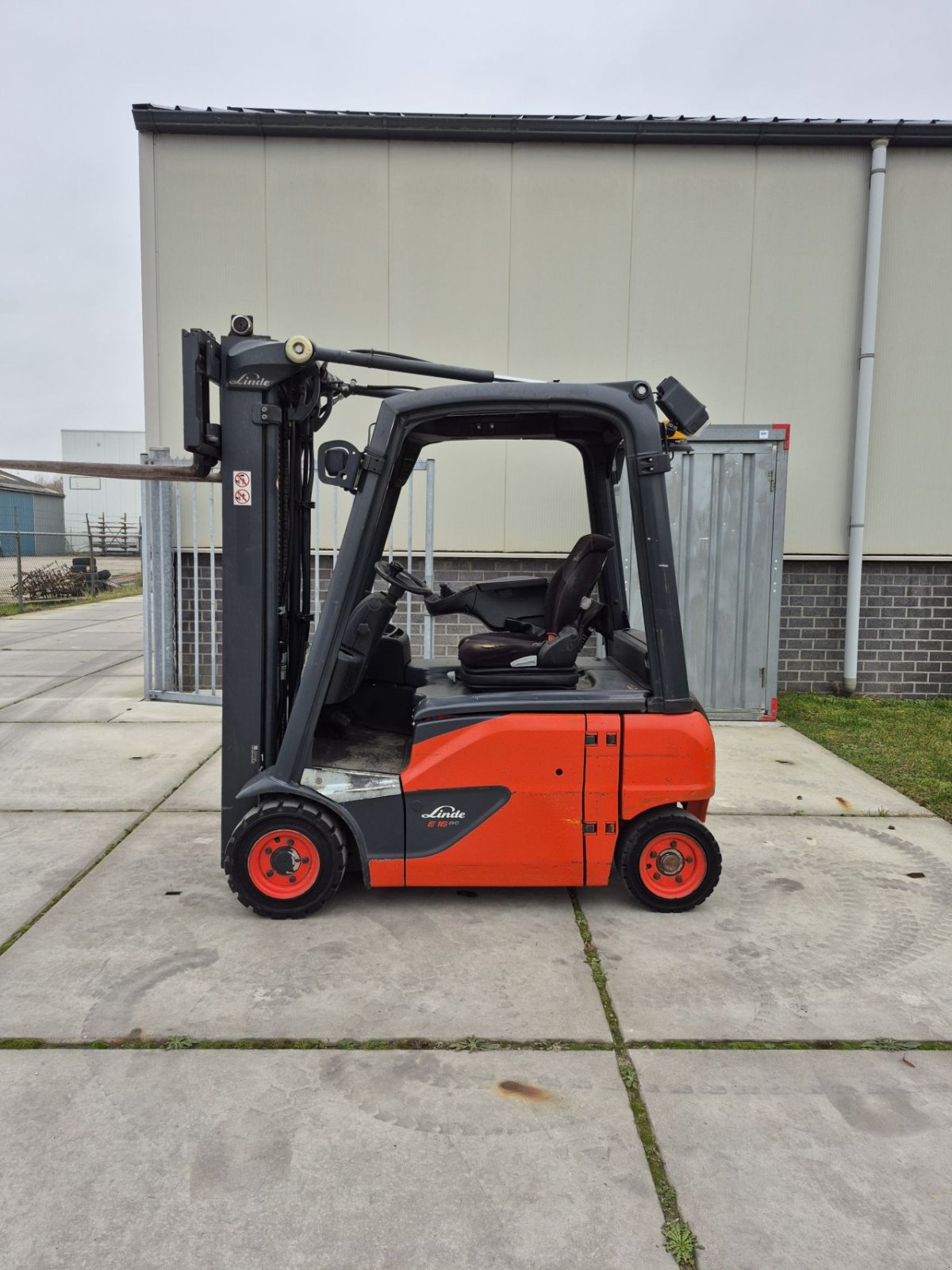 Frontstapler des Typs Linde E16P-02, Gebrauchtmaschine in Biddinghuizen (Bild 1)