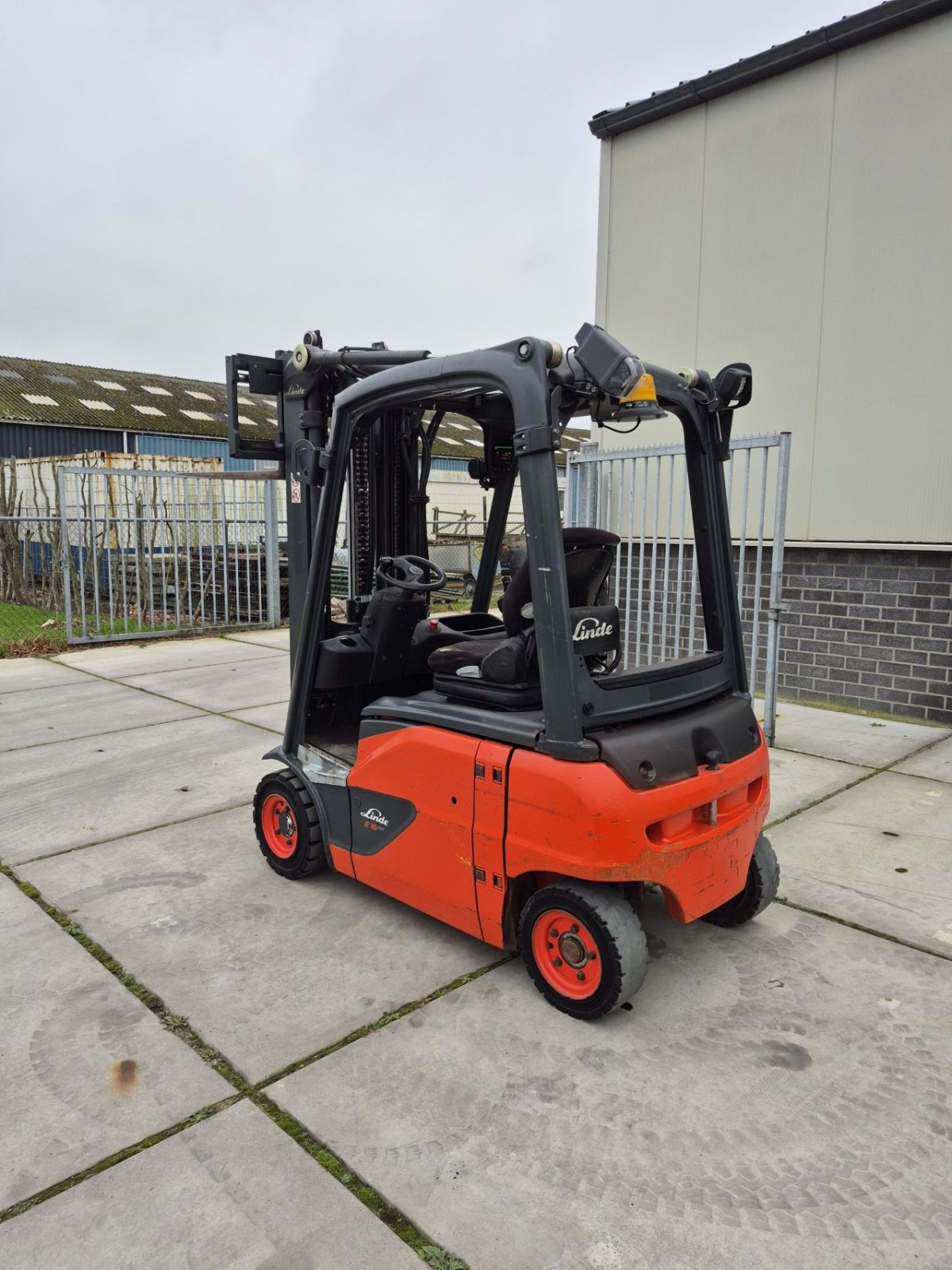 Frontstapler des Typs Linde E16P-02, Gebrauchtmaschine in Biddinghuizen (Bild 3)