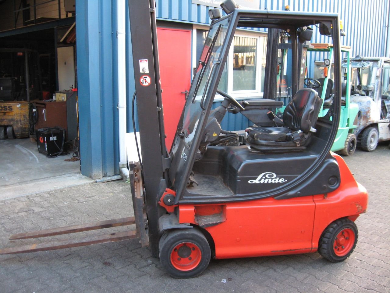 Frontstapler of the type Linde E20, Gebrauchtmaschine in Oldenzaal (Picture 1)