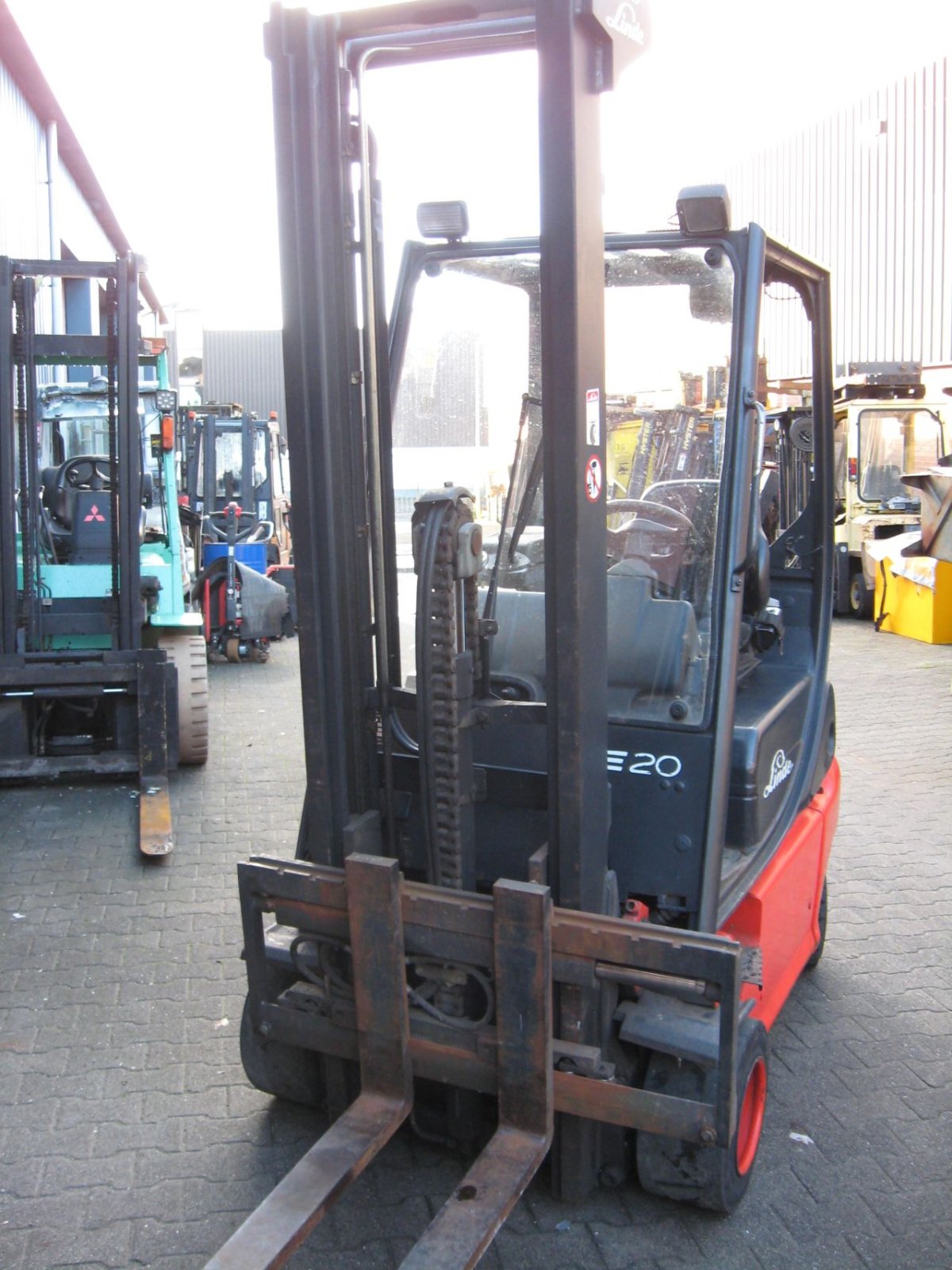 Frontstapler of the type Linde E20, Gebrauchtmaschine in Oldenzaal (Picture 2)