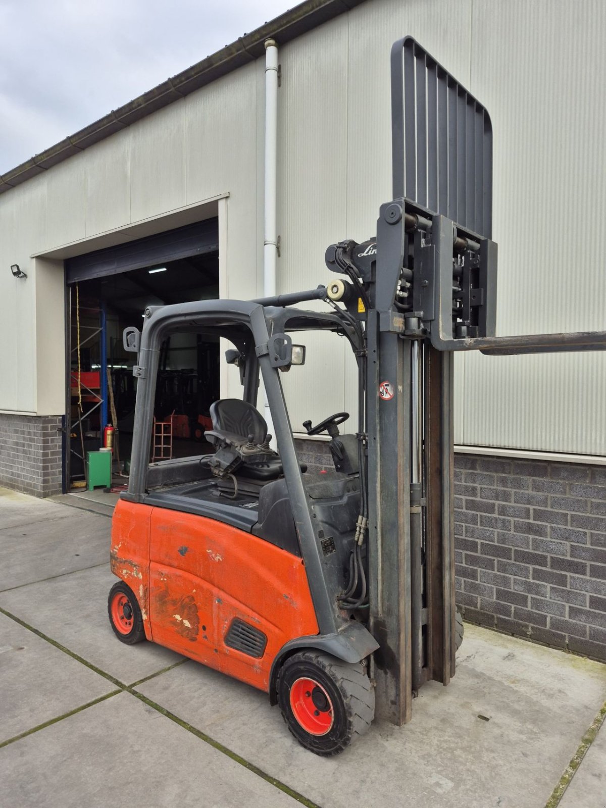 Frontstapler del tipo Linde E20PHL-01, Gebrauchtmaschine In Biddinghuizen (Immagine 2)