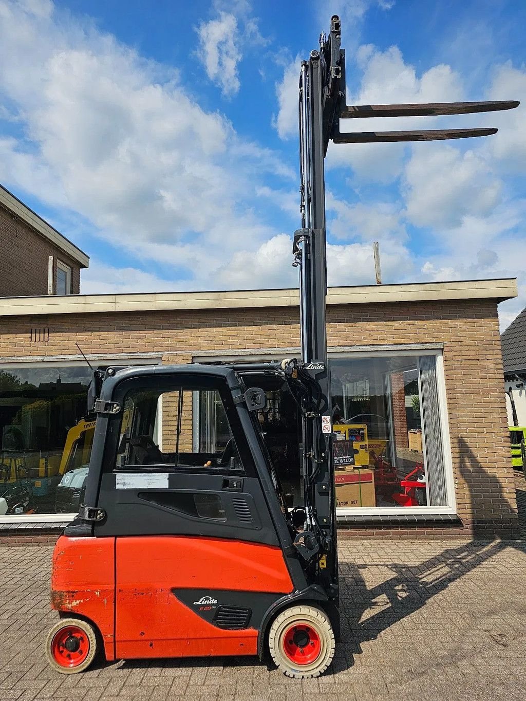 Frontstapler des Typs Linde E20phl-02 e 20 2016 triplo heftruck full option, Gebrauchtmaschine in Scherpenzeel (Bild 4)