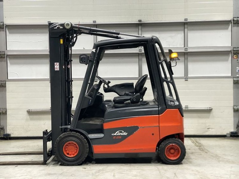 Frontstapler типа Linde E25-01-387, Gebrauchtmaschine в Leeuwarden (Фотография 1)