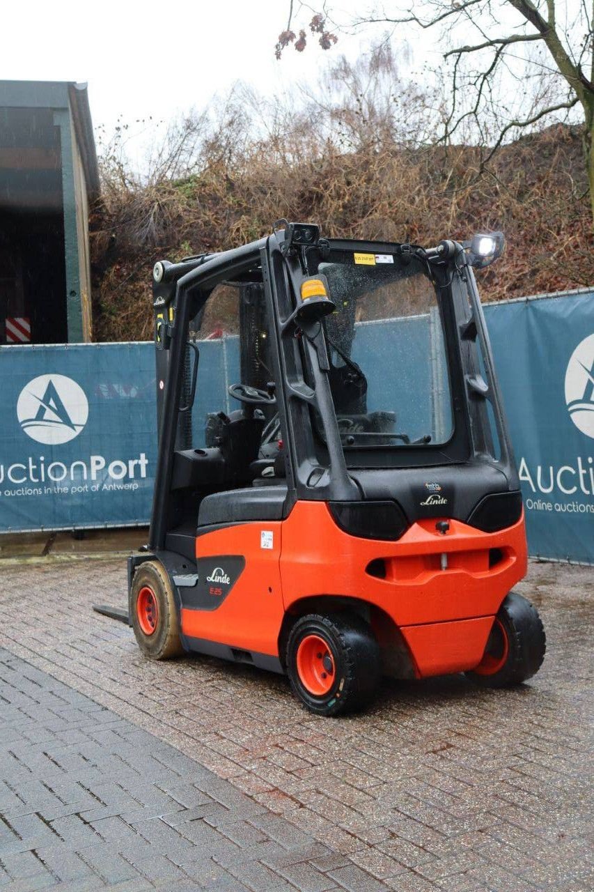 Frontstapler des Typs Linde E25-01, Gebrauchtmaschine in Antwerpen (Bild 4)