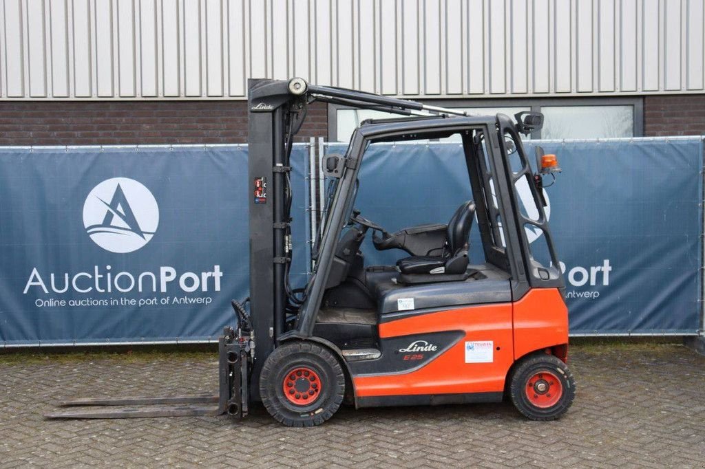 Frontstapler tipa Linde E25-01, Gebrauchtmaschine u Antwerpen (Slika 2)