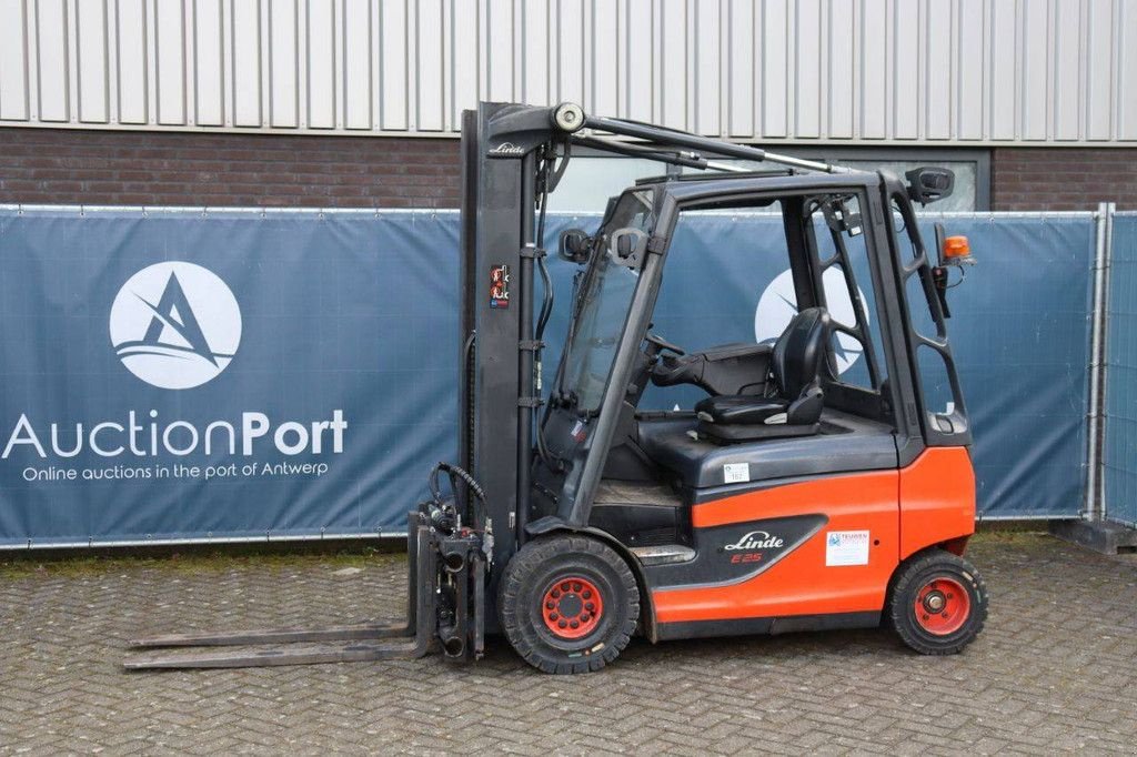 Frontstapler tipa Linde E25-01, Gebrauchtmaschine u Antwerpen (Slika 1)