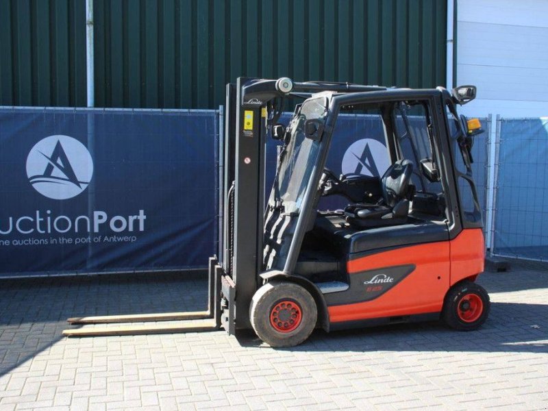 Frontstapler des Typs Linde E25-01, Gebrauchtmaschine in Antwerpen (Bild 1)