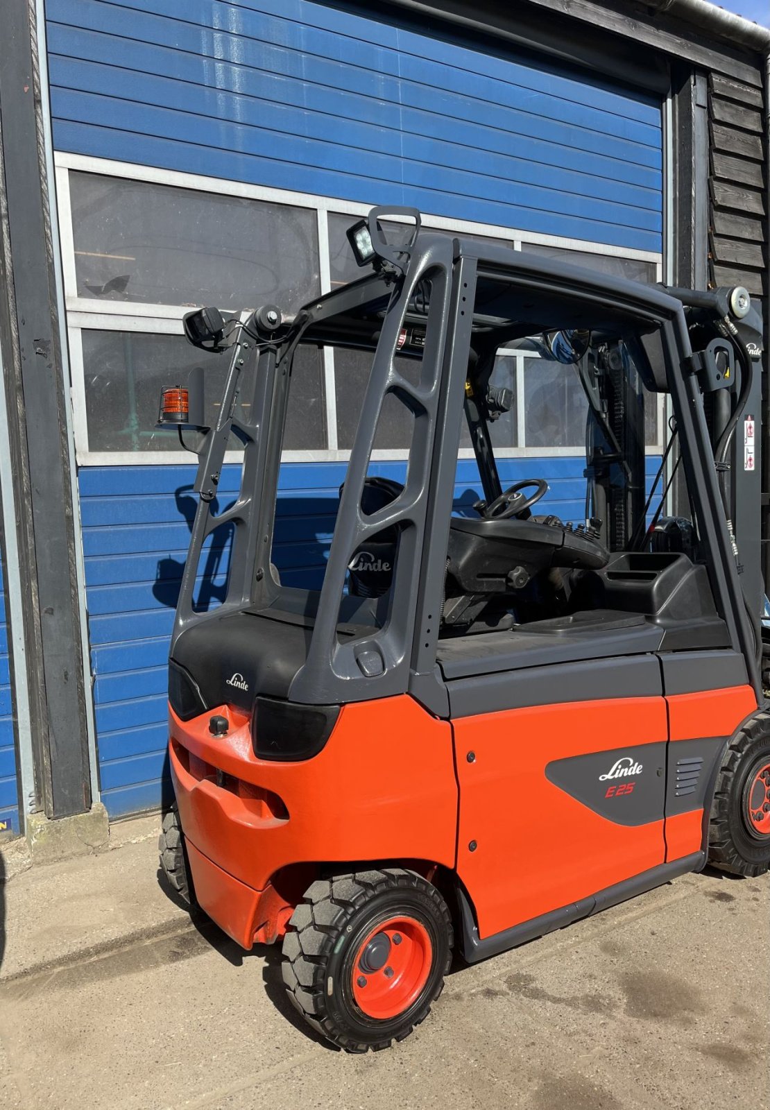 Frontstapler des Typs Linde E25-01, Gebrauchtmaschine in Lelystad (Bild 5)