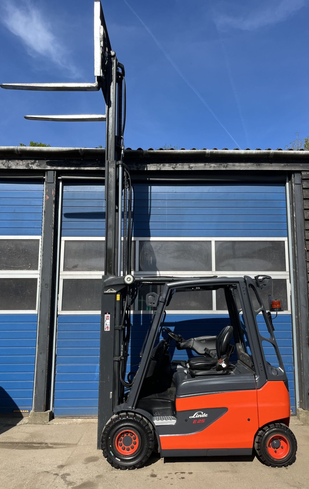 Frontstapler des Typs Linde E25-01, Gebrauchtmaschine in Lelystad (Bild 3)