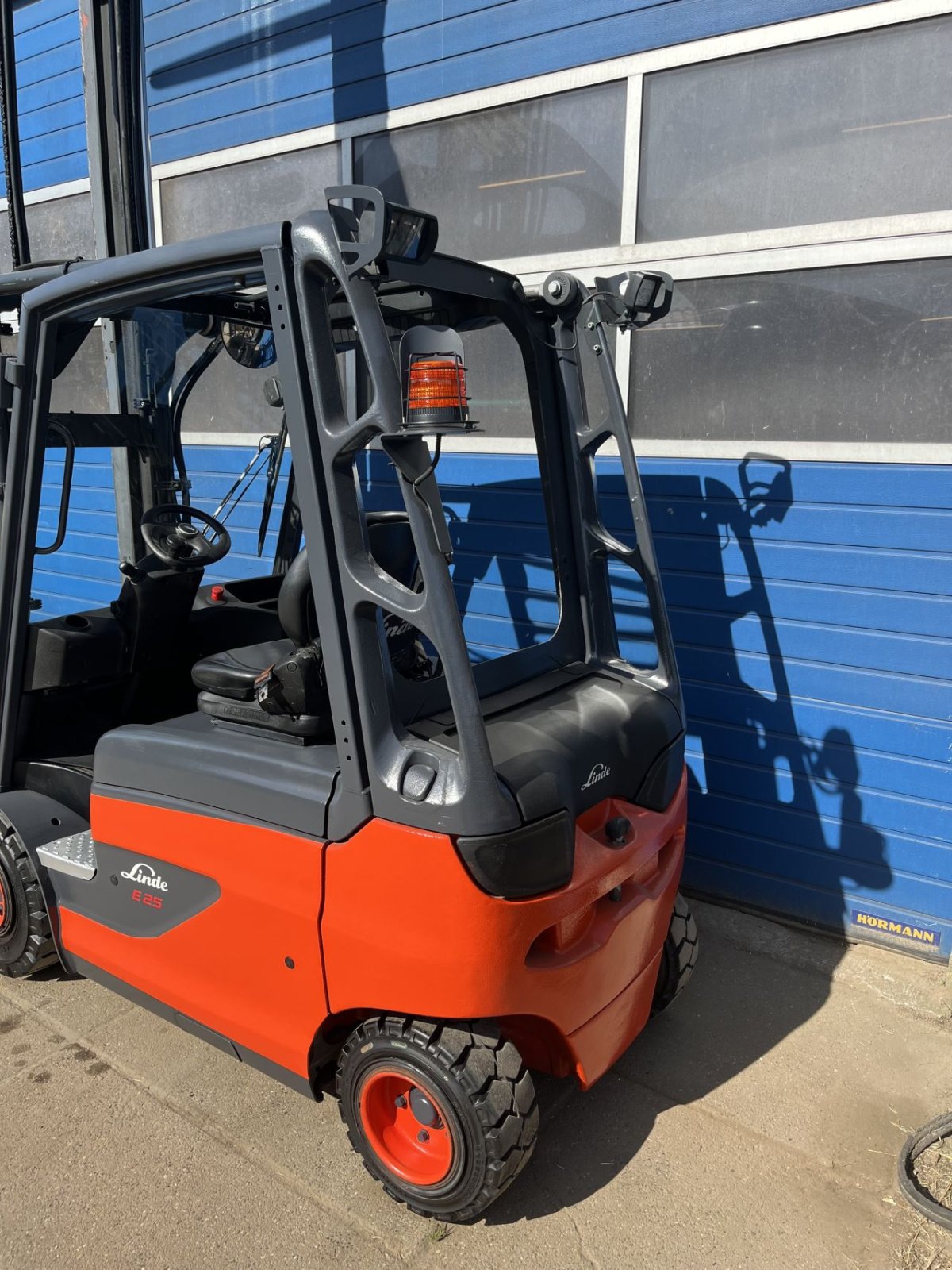 Frontstapler des Typs Linde E25-01, Gebrauchtmaschine in Lelystad (Bild 4)