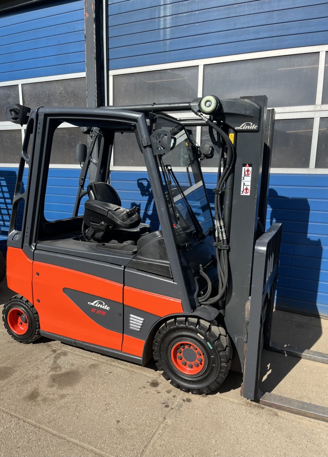 Frontstapler des Typs Linde E25-01, Gebrauchtmaschine in Lelystad (Bild 9)