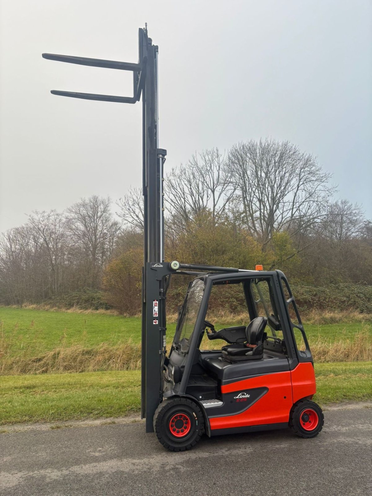 Frontstapler του τύπου Linde E25-01, Gebrauchtmaschine σε Lelystad (Φωτογραφία 3)