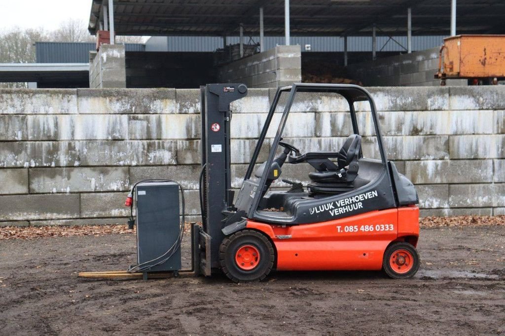 Frontstapler of the type Linde E25-02, Gebrauchtmaschine in Antwerpen (Picture 1)