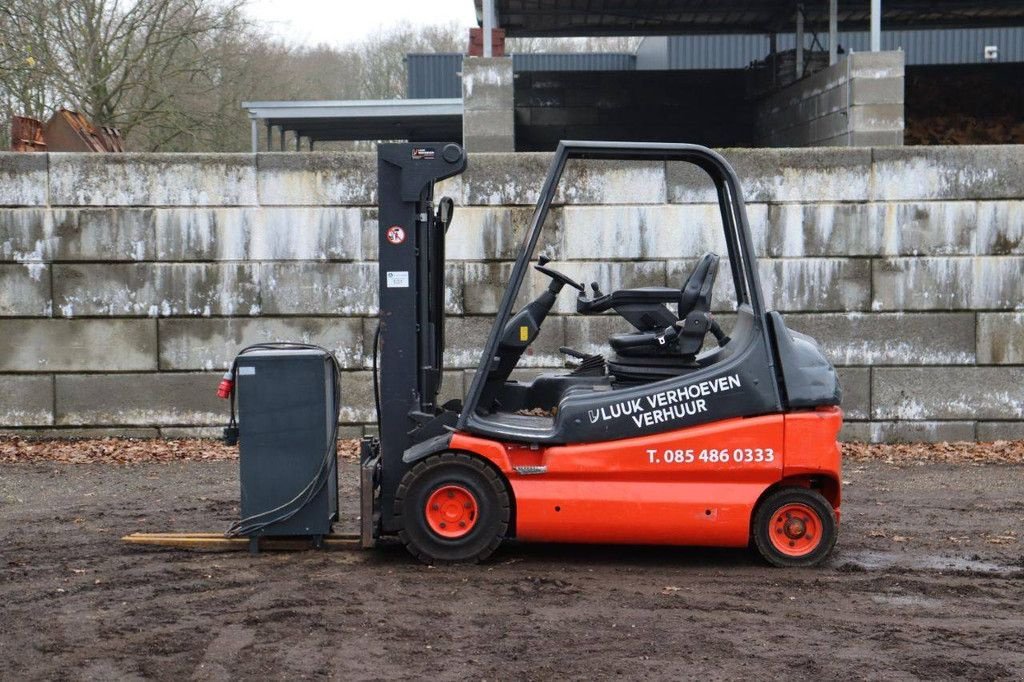 Frontstapler of the type Linde E25-02, Gebrauchtmaschine in Antwerpen (Picture 2)