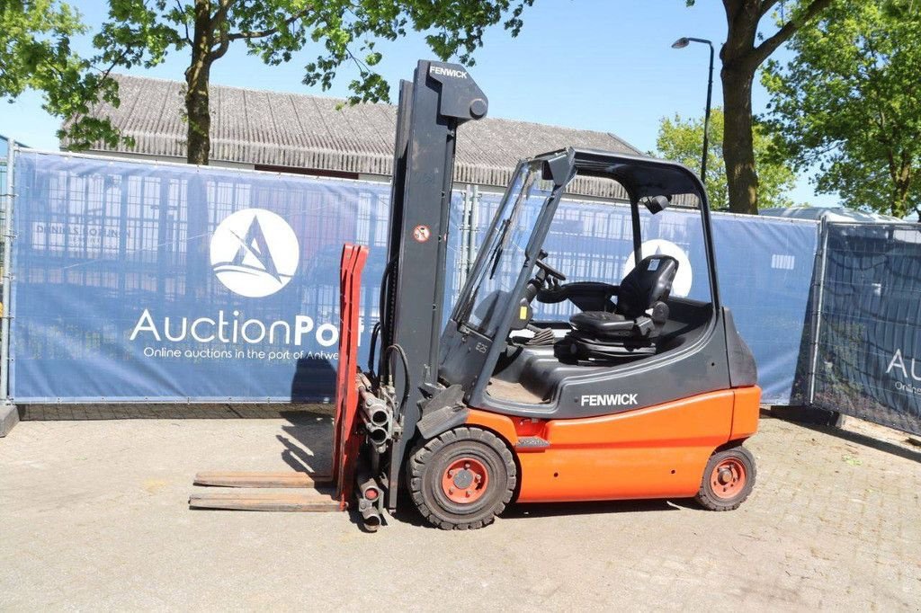 Frontstapler des Typs Linde E25-02, Gebrauchtmaschine in Antwerpen (Bild 1)