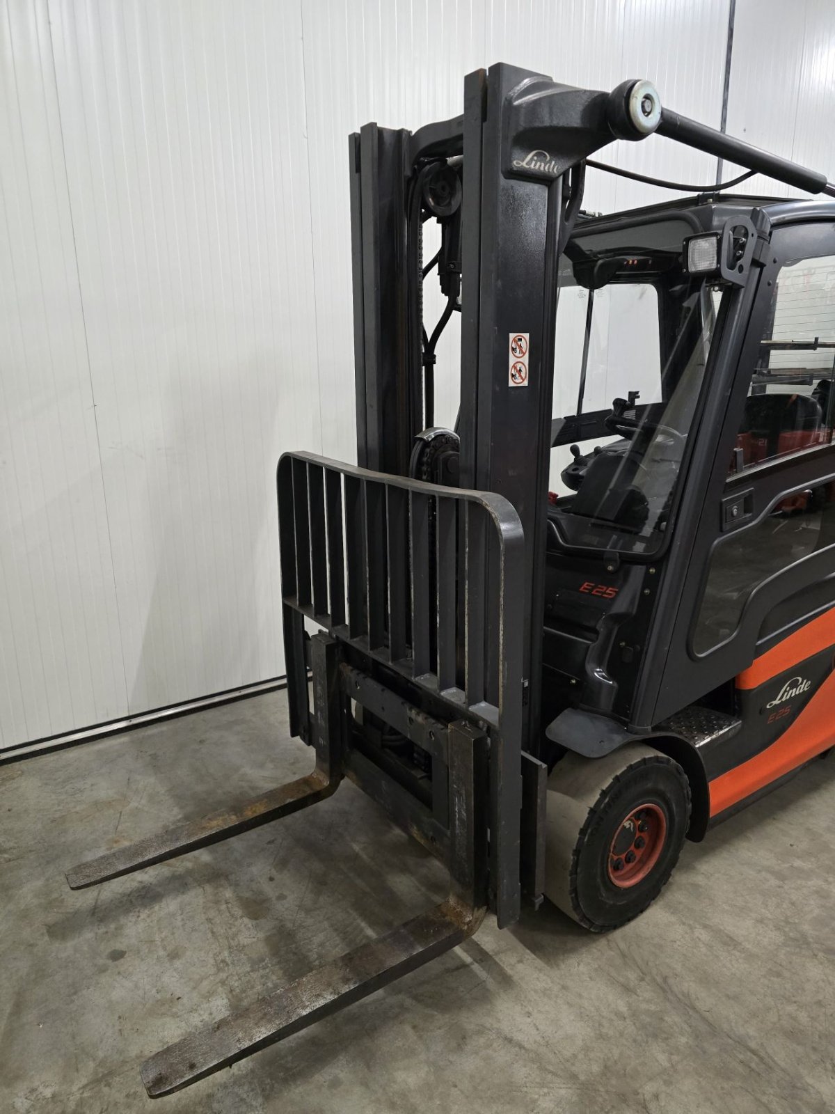 Frontstapler typu Linde E25-02, Gebrauchtmaschine v Vlierden (Obrázek 4)