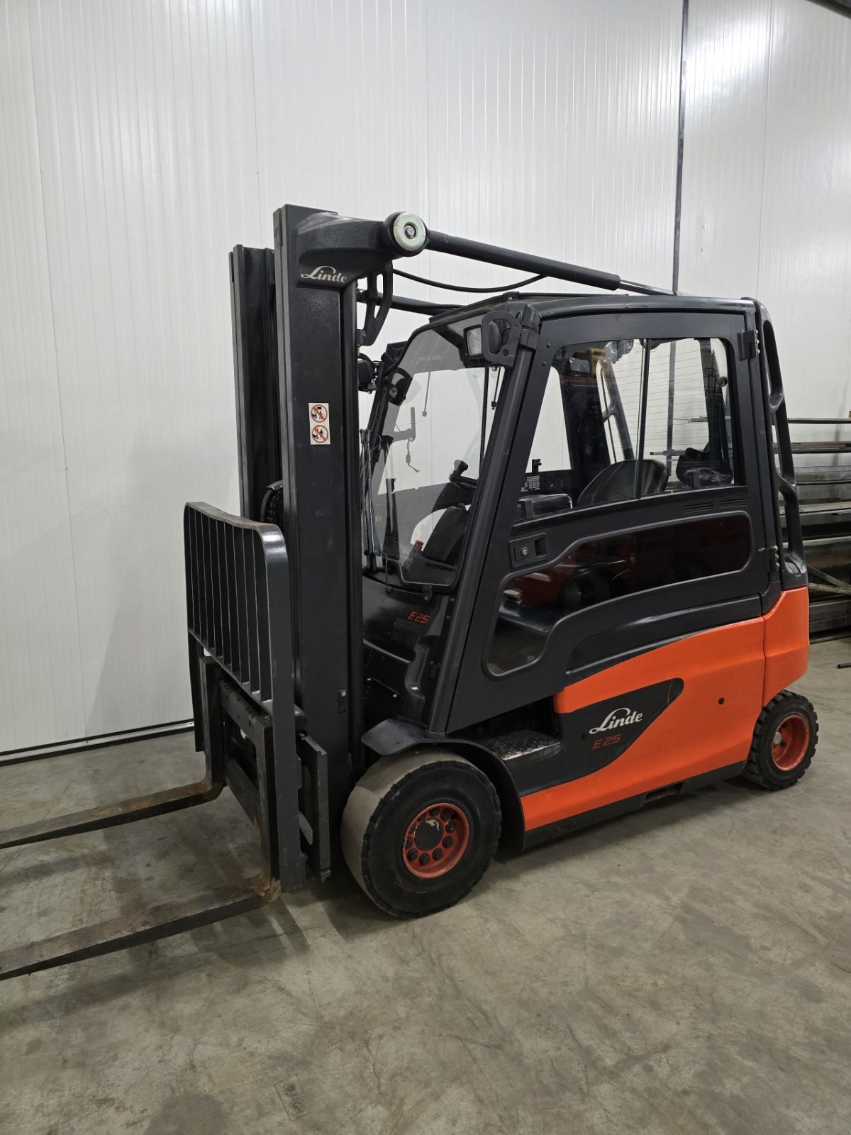 Frontstapler typu Linde E25-02, Gebrauchtmaschine v Vlierden (Obrázek 3)