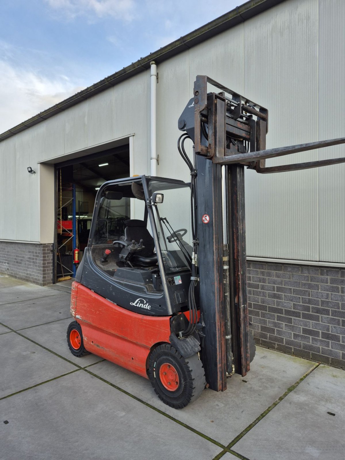 Frontstapler del tipo Linde E25-03/600, Gebrauchtmaschine en Biddinghuizen (Imagen 2)