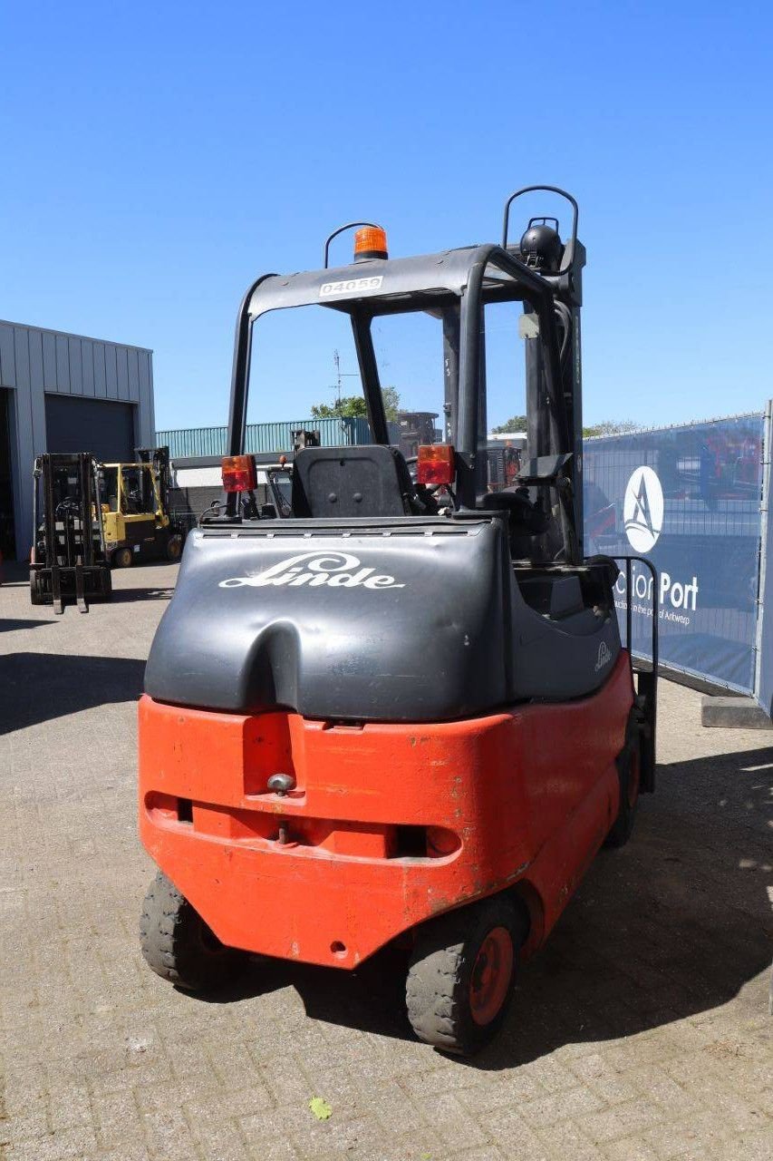 Frontstapler typu Linde E25/600-02, Gebrauchtmaschine v Antwerpen (Obrázek 7)