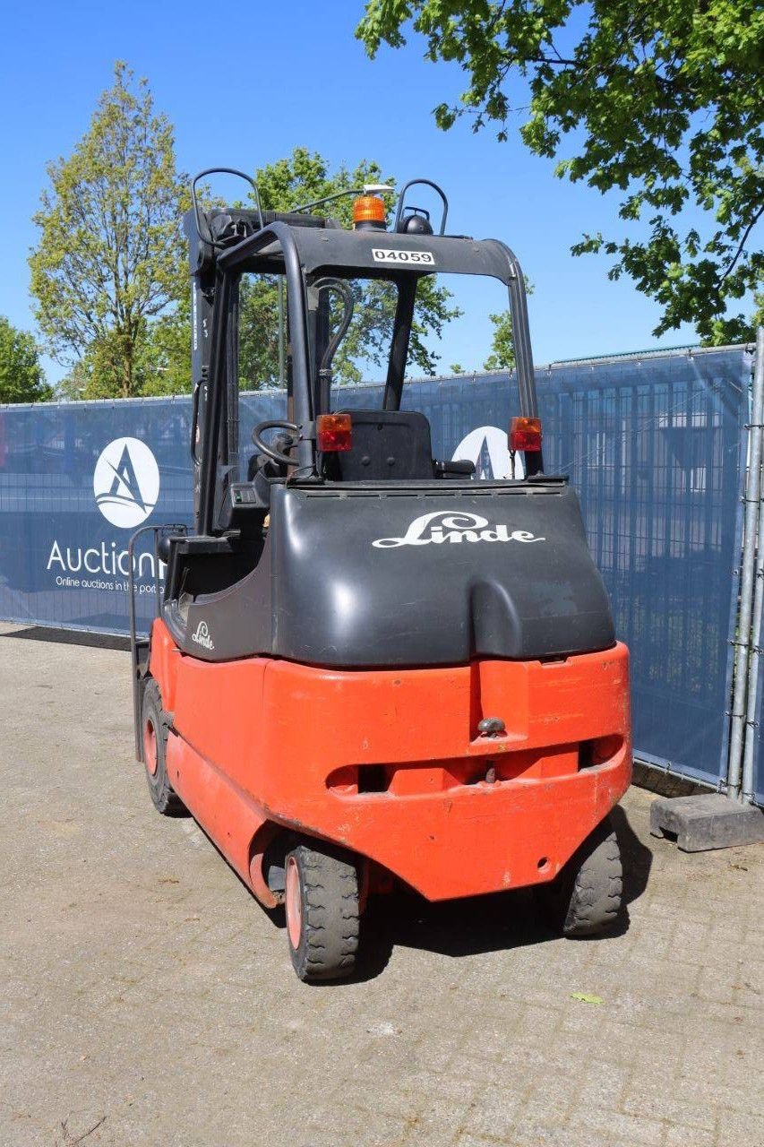 Frontstapler typu Linde E25/600-02, Gebrauchtmaschine v Antwerpen (Obrázek 4)