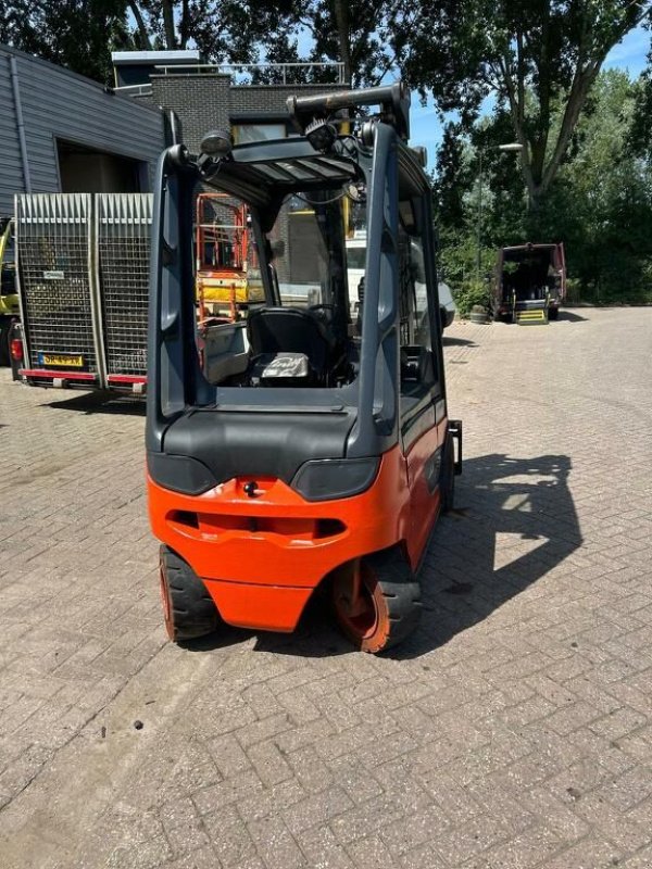 Frontstapler of the type Linde E25, Gebrauchtmaschine in Hardinxveld-Giessendam (Picture 3)