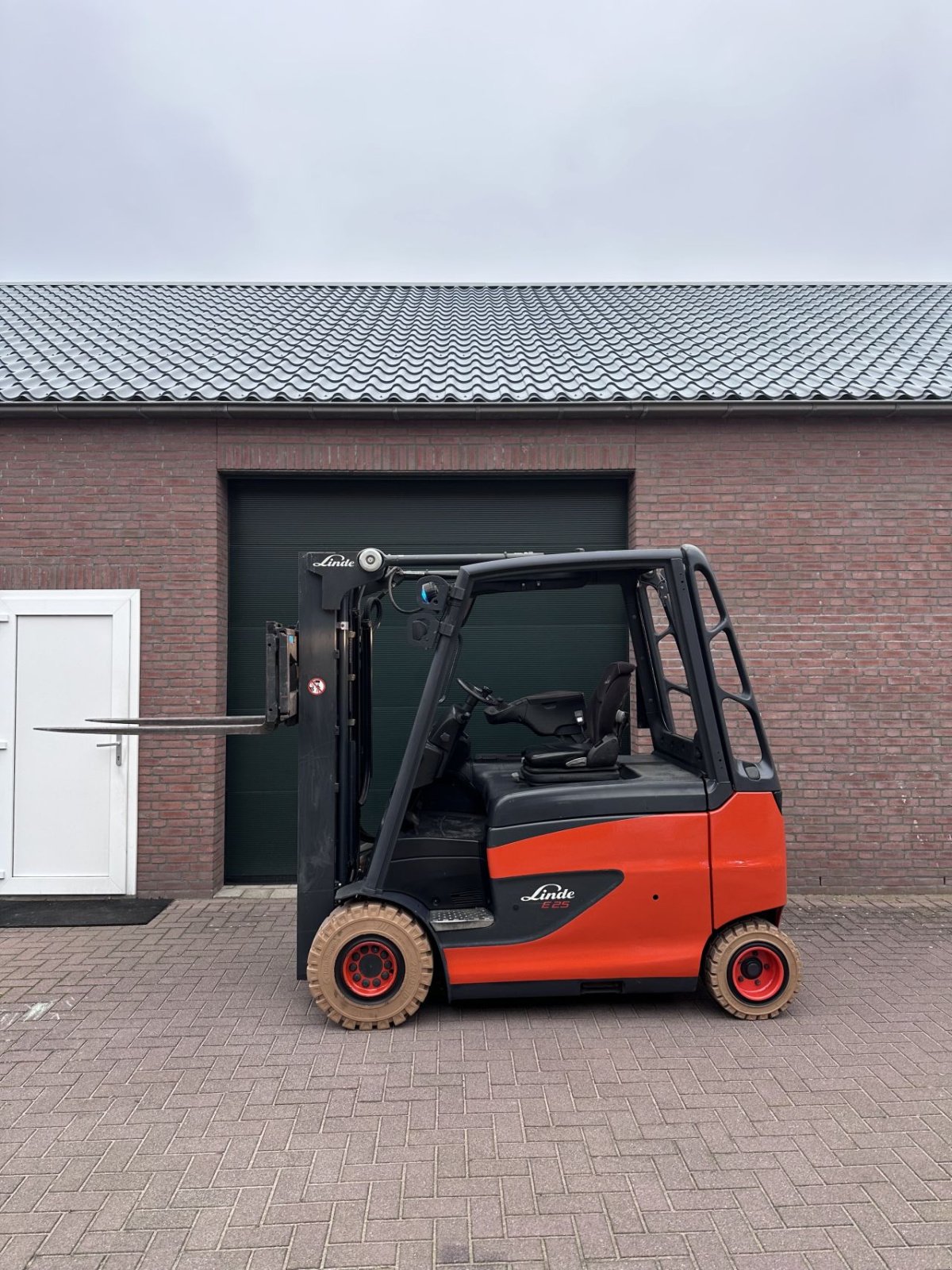 Frontstapler a típus Linde E25, Gebrauchtmaschine ekkor: Reusel (Kép 3)