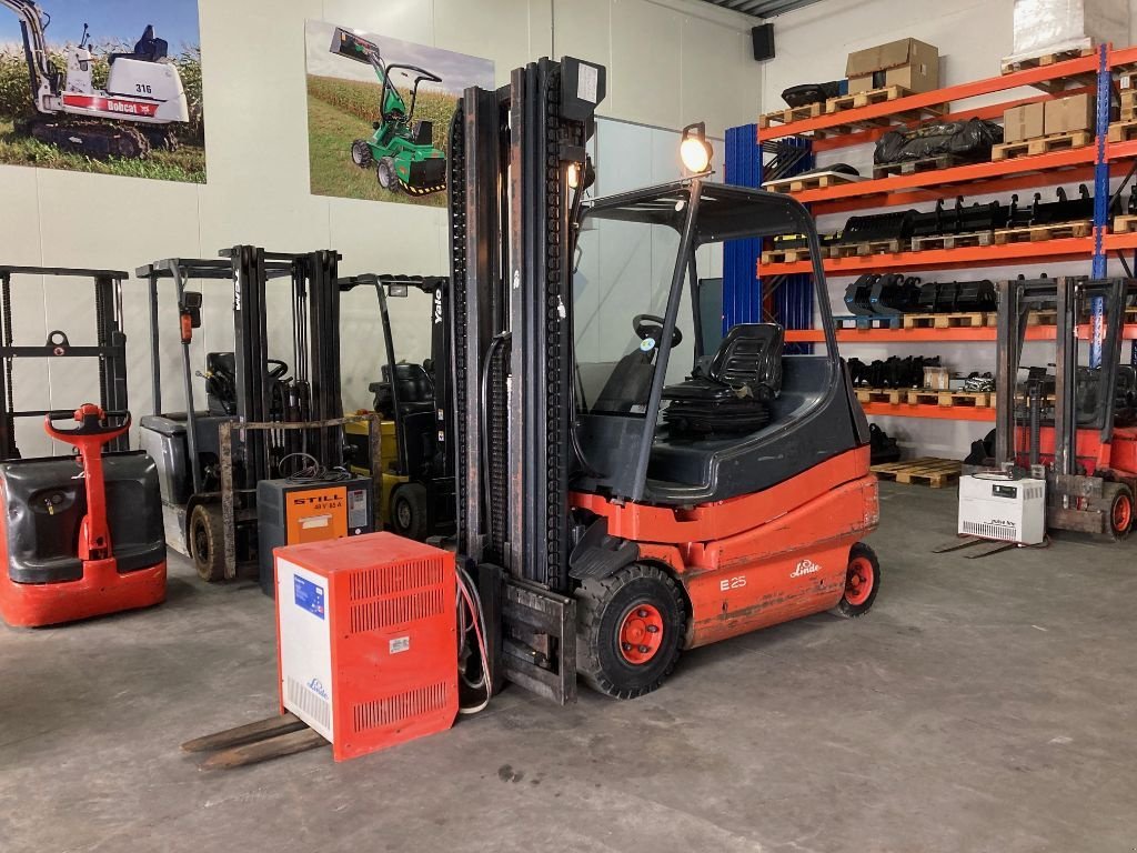 Frontstapler des Typs Linde e25, Gebrauchtmaschine in Dronten (Bild 1)