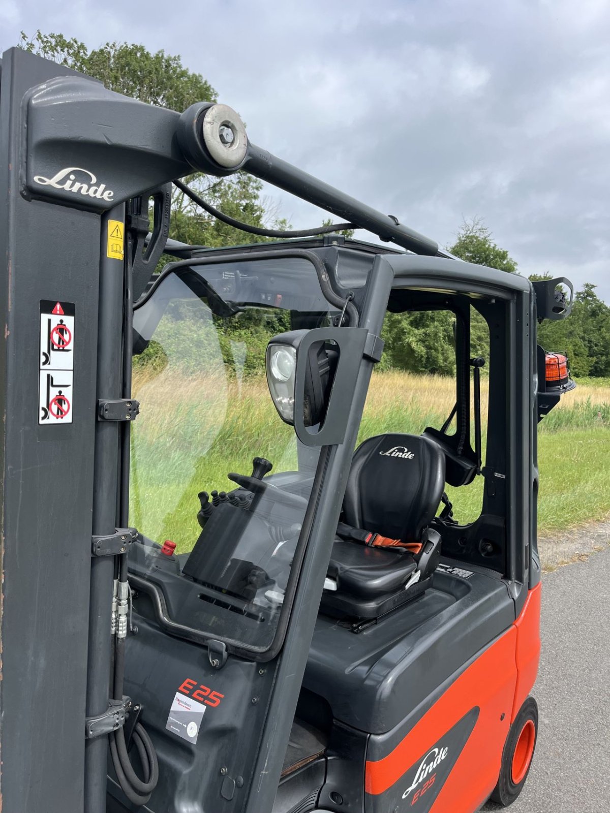 Frontstapler of the type Linde E25, Gebrauchtmaschine in Lelystad (Picture 4)