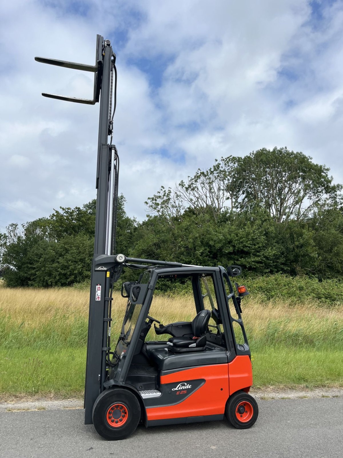 Frontstapler of the type Linde E25, Gebrauchtmaschine in Lelystad (Picture 3)