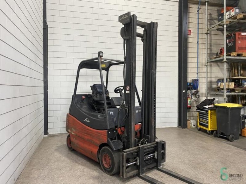 Frontstapler des Typs Linde E25, Gebrauchtmaschine in Wijchen (Bild 9)