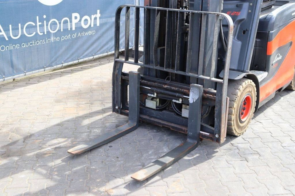Frontstapler des Typs Linde E25H-01/600, Gebrauchtmaschine in Antwerpen (Bild 11)