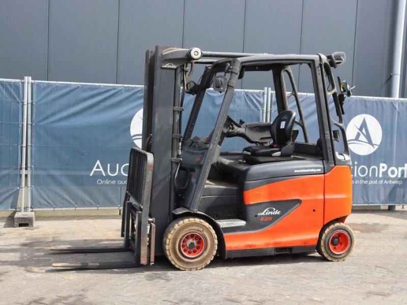 Frontstapler des Typs Linde E25H-01/600, Gebrauchtmaschine in Antwerpen (Bild 1)
