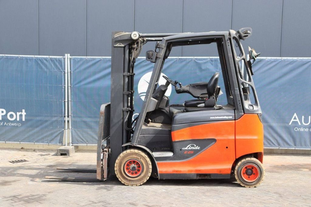 Frontstapler des Typs Linde E25H-01/600, Gebrauchtmaschine in Antwerpen (Bild 2)