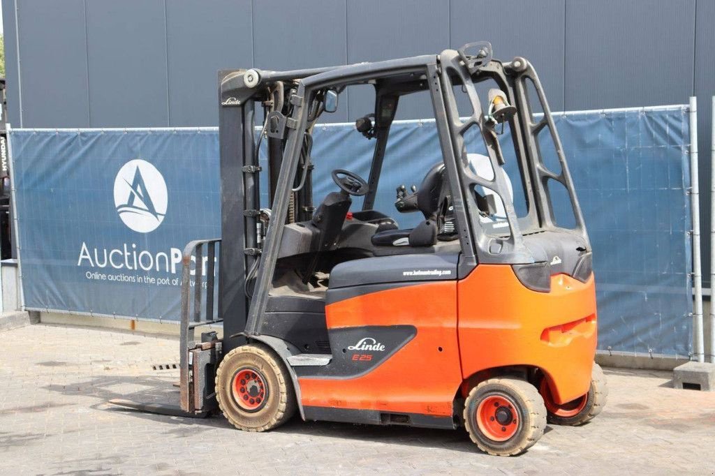 Frontstapler des Typs Linde E25H-01/600, Gebrauchtmaschine in Antwerpen (Bild 3)