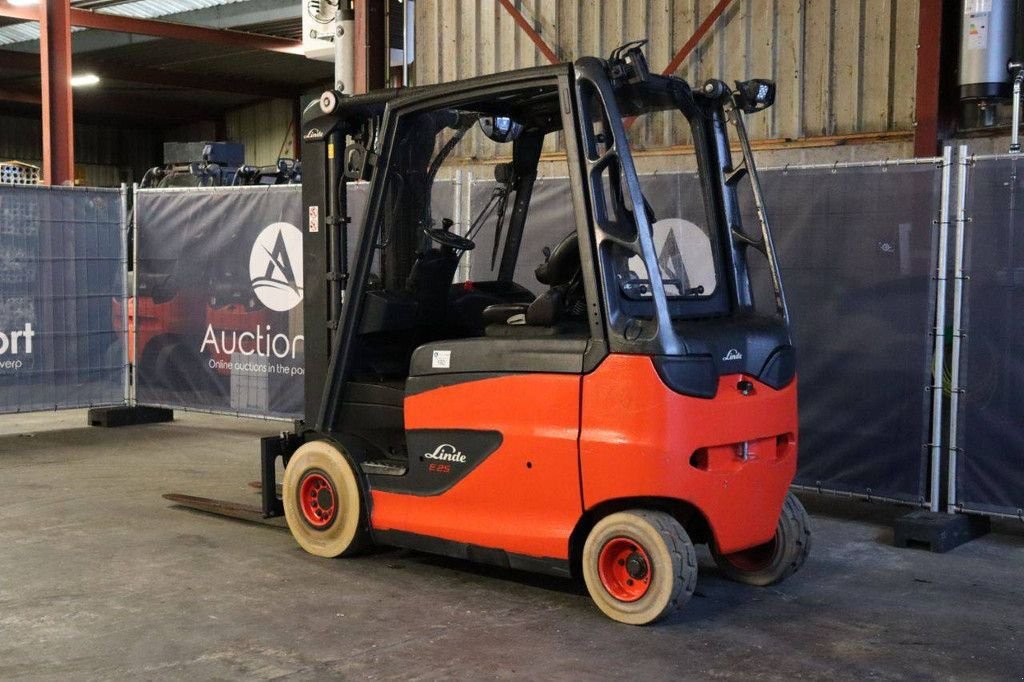 Frontstapler van het type Linde E25HL-01/600, Gebrauchtmaschine in Antwerpen (Foto 3)