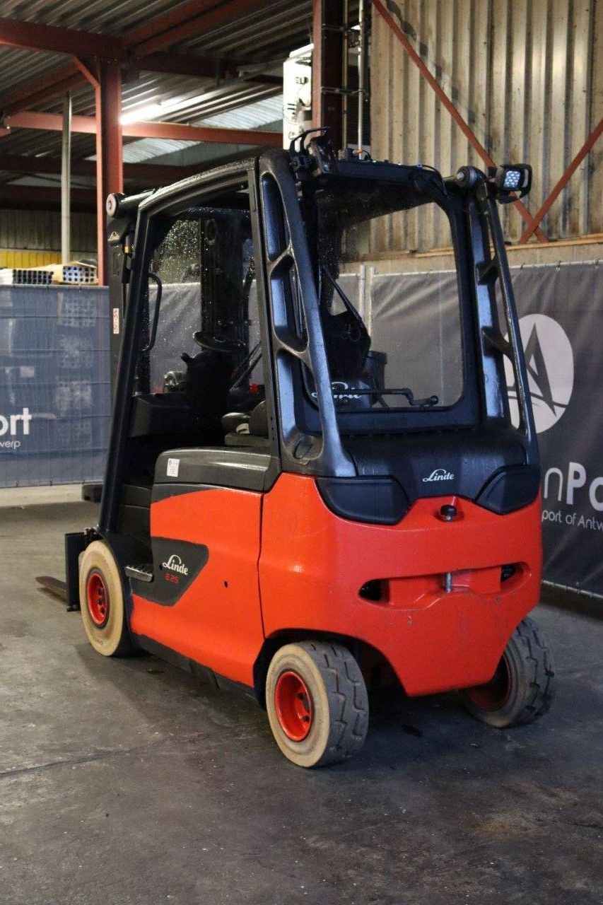 Frontstapler van het type Linde E25HL-01/600, Gebrauchtmaschine in Antwerpen (Foto 4)