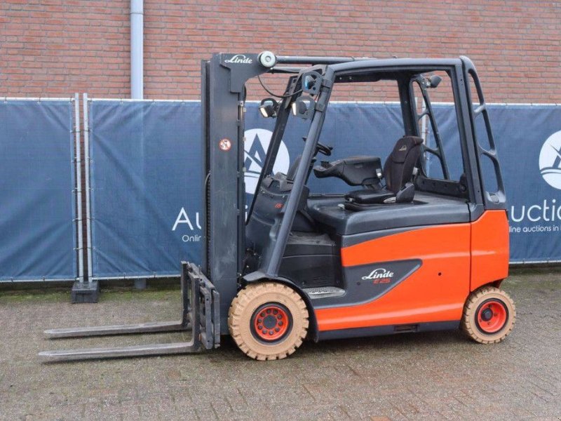 Frontstapler tipa Linde E25HL-01/600, Gebrauchtmaschine u Antwerpen (Slika 1)