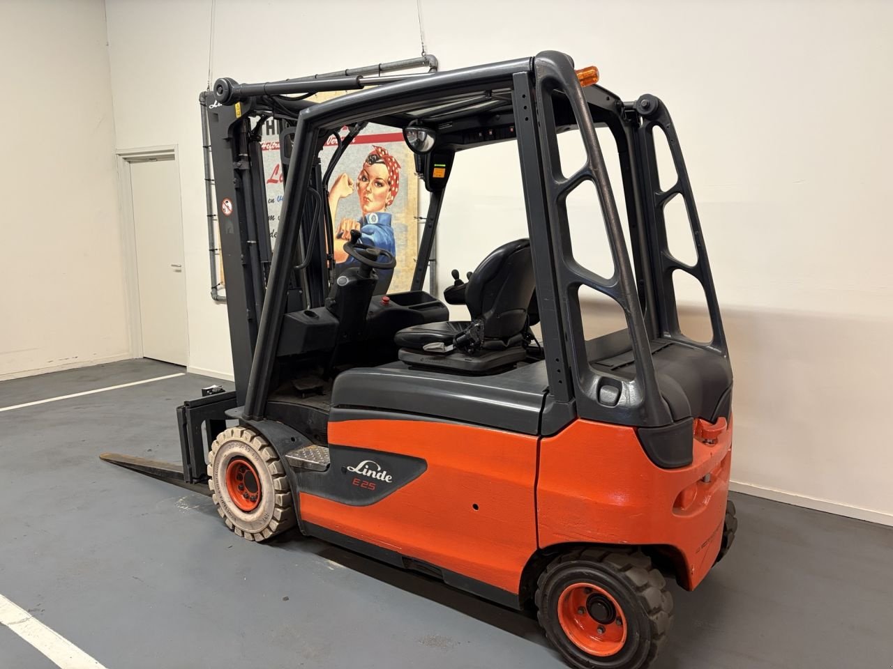 Frontstapler типа Linde E25L-01-387, Gebrauchtmaschine в Leeuwarden (Фотография 2)