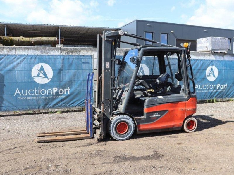 Linde E25L-01, Gebrauchtmaschine, Baujahr: 2017 (Bild 1) Frontstapler des Typs Linde E25L-01, Gebrauchtmaschine in Antwerpen (Bild 1)