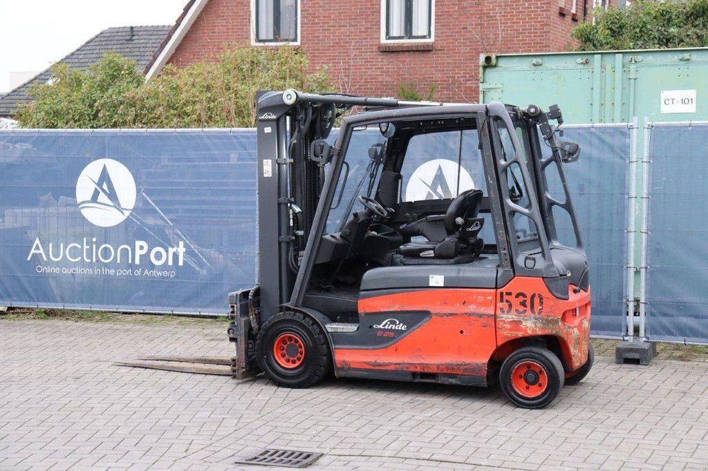 Frontstapler typu Linde E25L-01, Gebrauchtmaschine w Antwerpen (Zdjęcie 3)