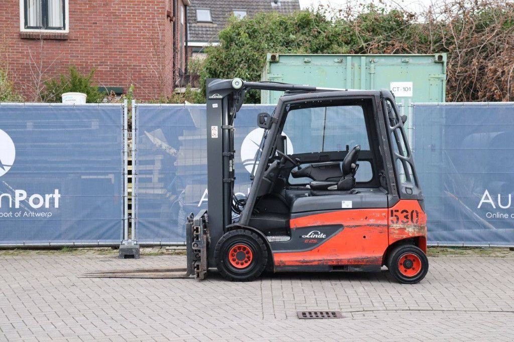 Frontstapler typu Linde E25L-01, Gebrauchtmaschine w Antwerpen (Zdjęcie 2)