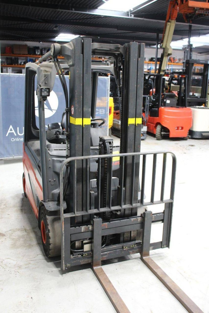 Frontstapler typu Linde E25L-01, Gebrauchtmaschine v Antwerpen (Obrázek 7)