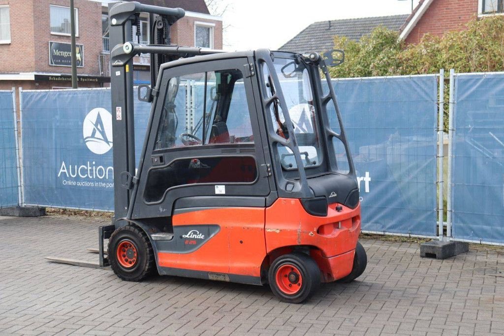Frontstapler typu Linde E25L-01, Gebrauchtmaschine v Antwerpen (Obrázok 4)