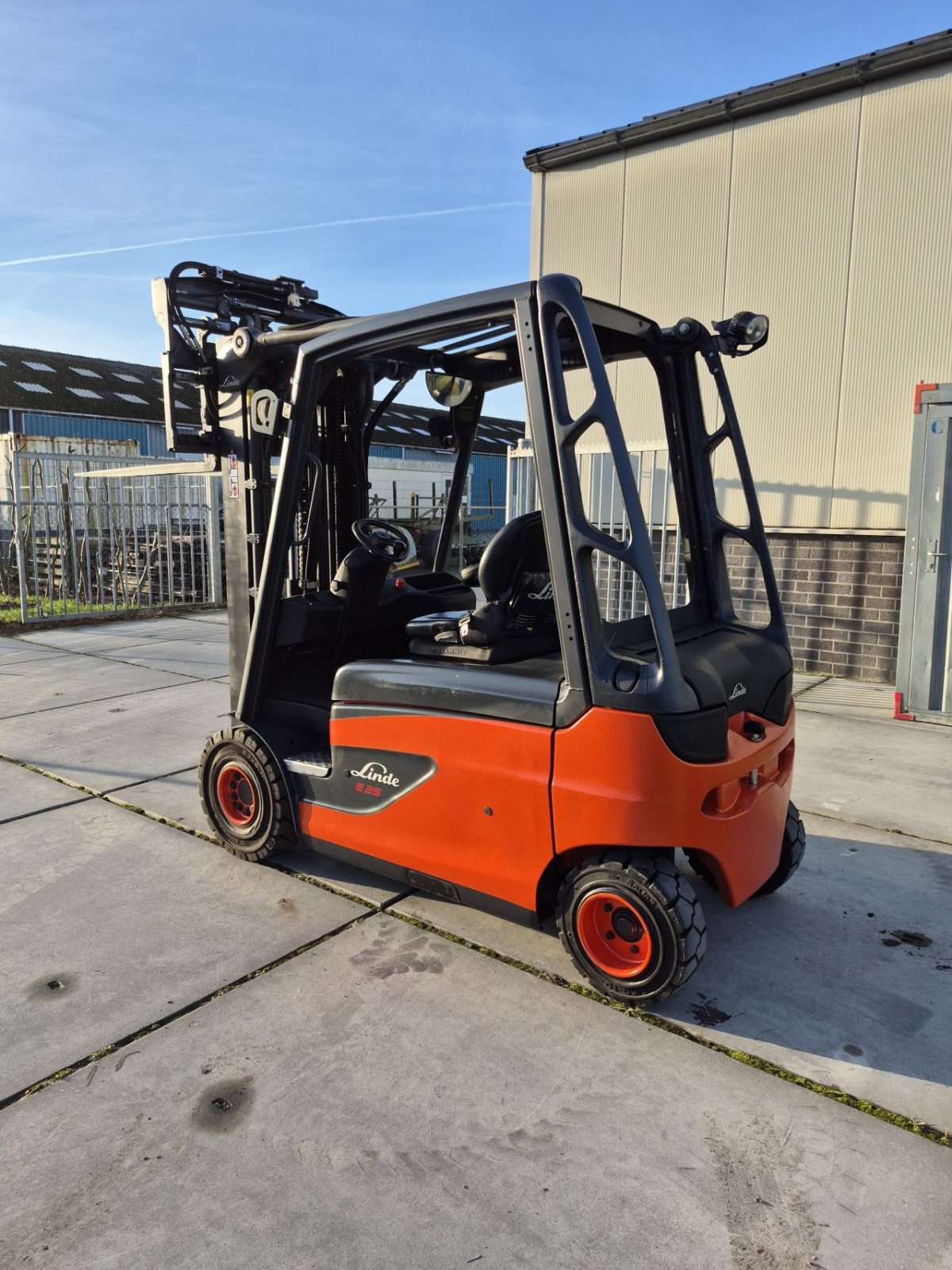 Frontstapler des Typs Linde E25L-01, Gebrauchtmaschine in Biddinghuizen (Bild 3)