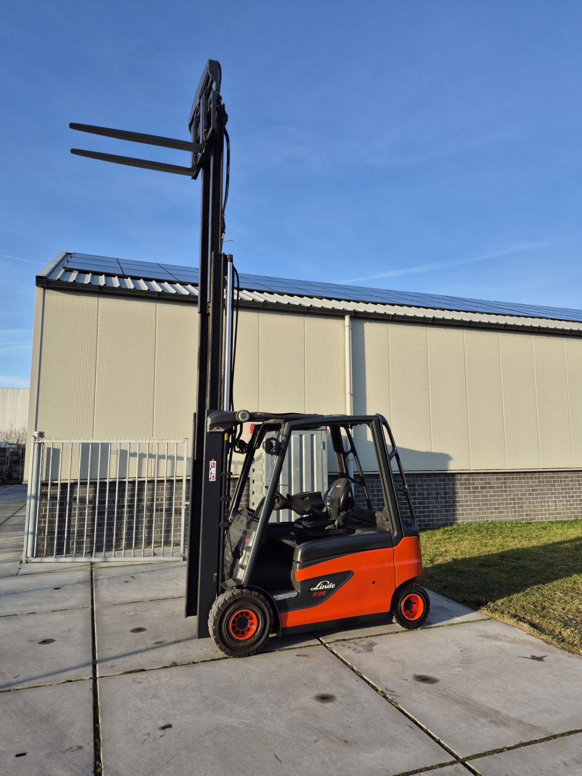 Frontstapler des Typs Linde E25L-01, Gebrauchtmaschine in Biddinghuizen (Bild 8)