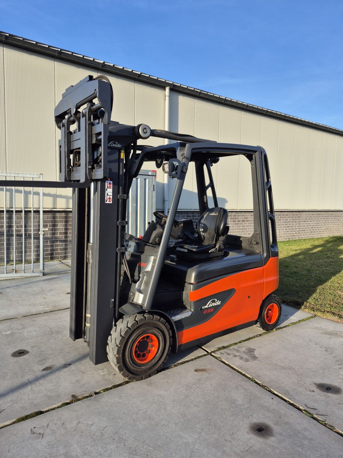 Frontstapler des Typs Linde E25L-01, Gebrauchtmaschine in Biddinghuizen (Bild 5)