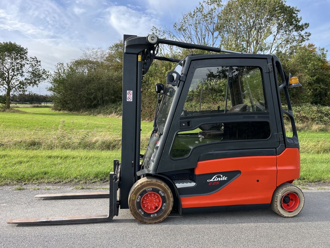 Frontstapler του τύπου Linde E25L-01, Gebrauchtmaschine σε Lelystad (Φωτογραφία 1)