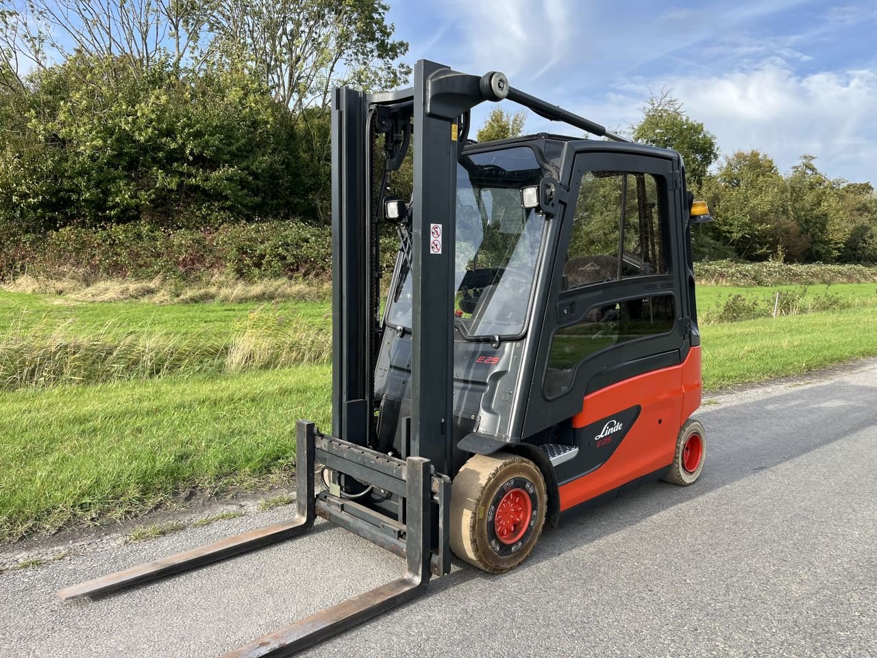 Frontstapler του τύπου Linde E25L-01, Gebrauchtmaschine σε Lelystad (Φωτογραφία 2)